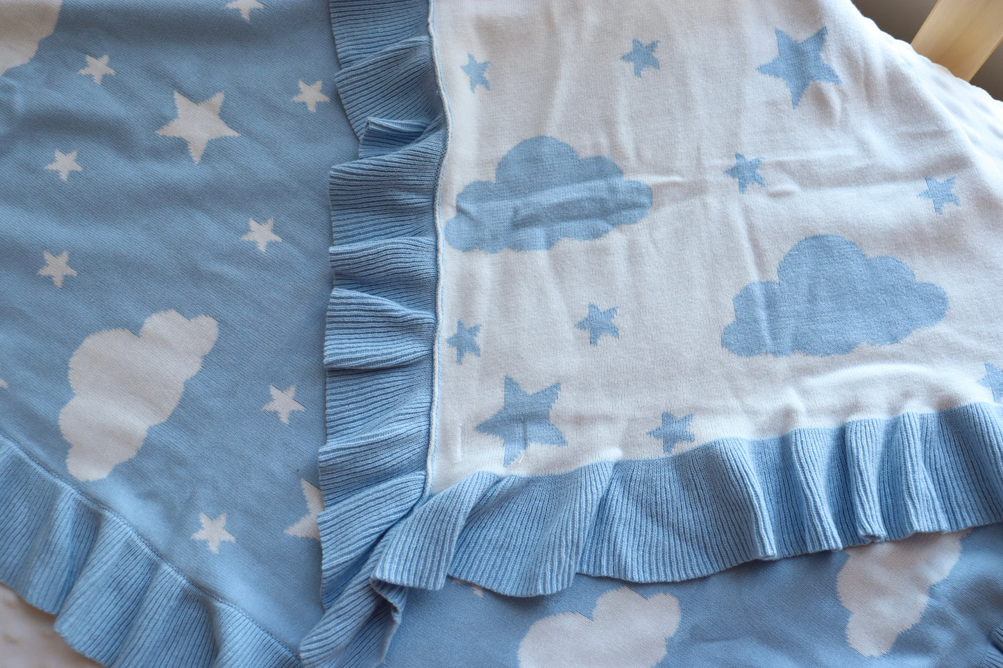DREAMY SKIES I FRILL KNIT BLANKET