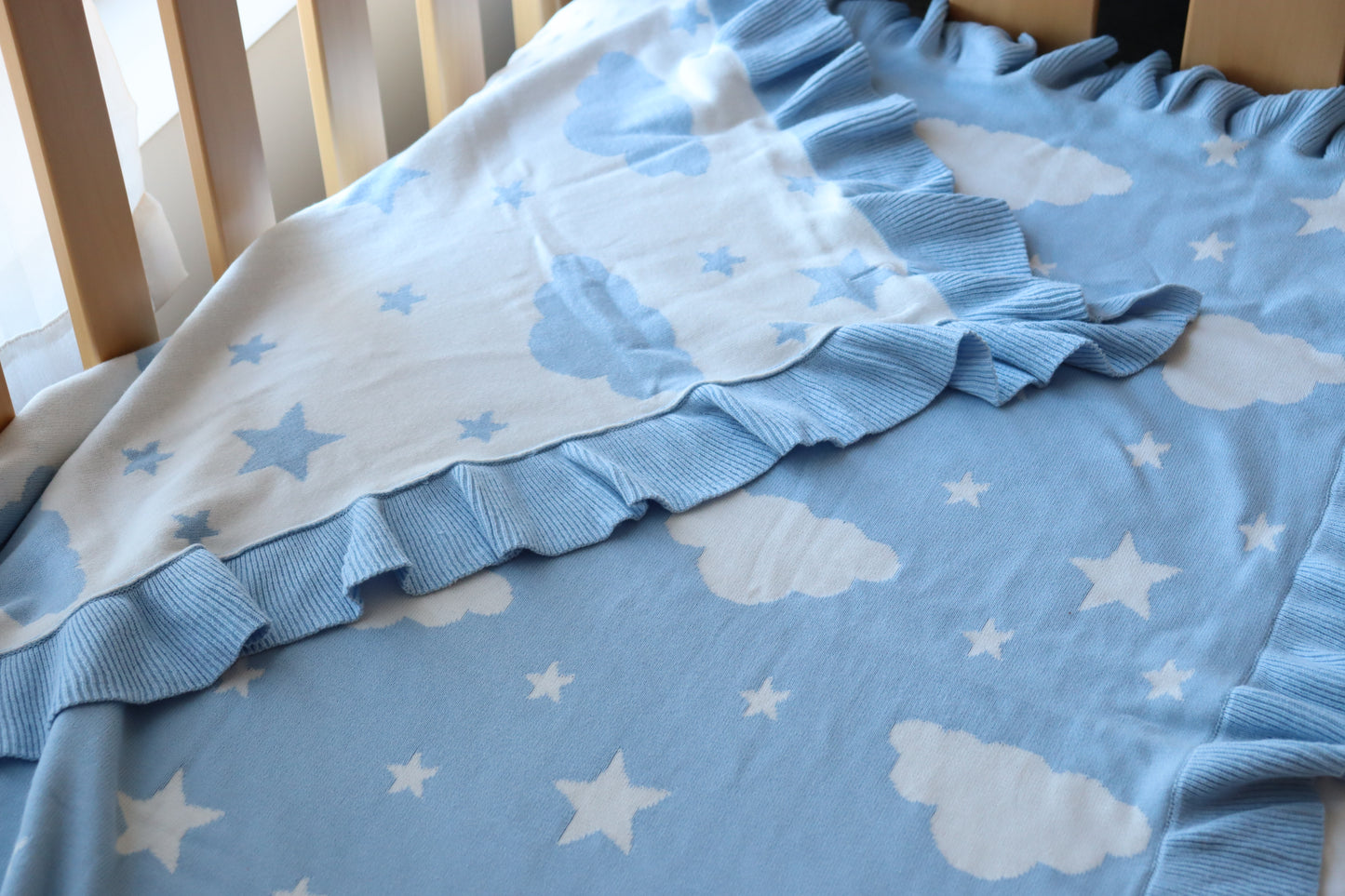 DREAMY SKIES I FRILL KNIT BLANKET