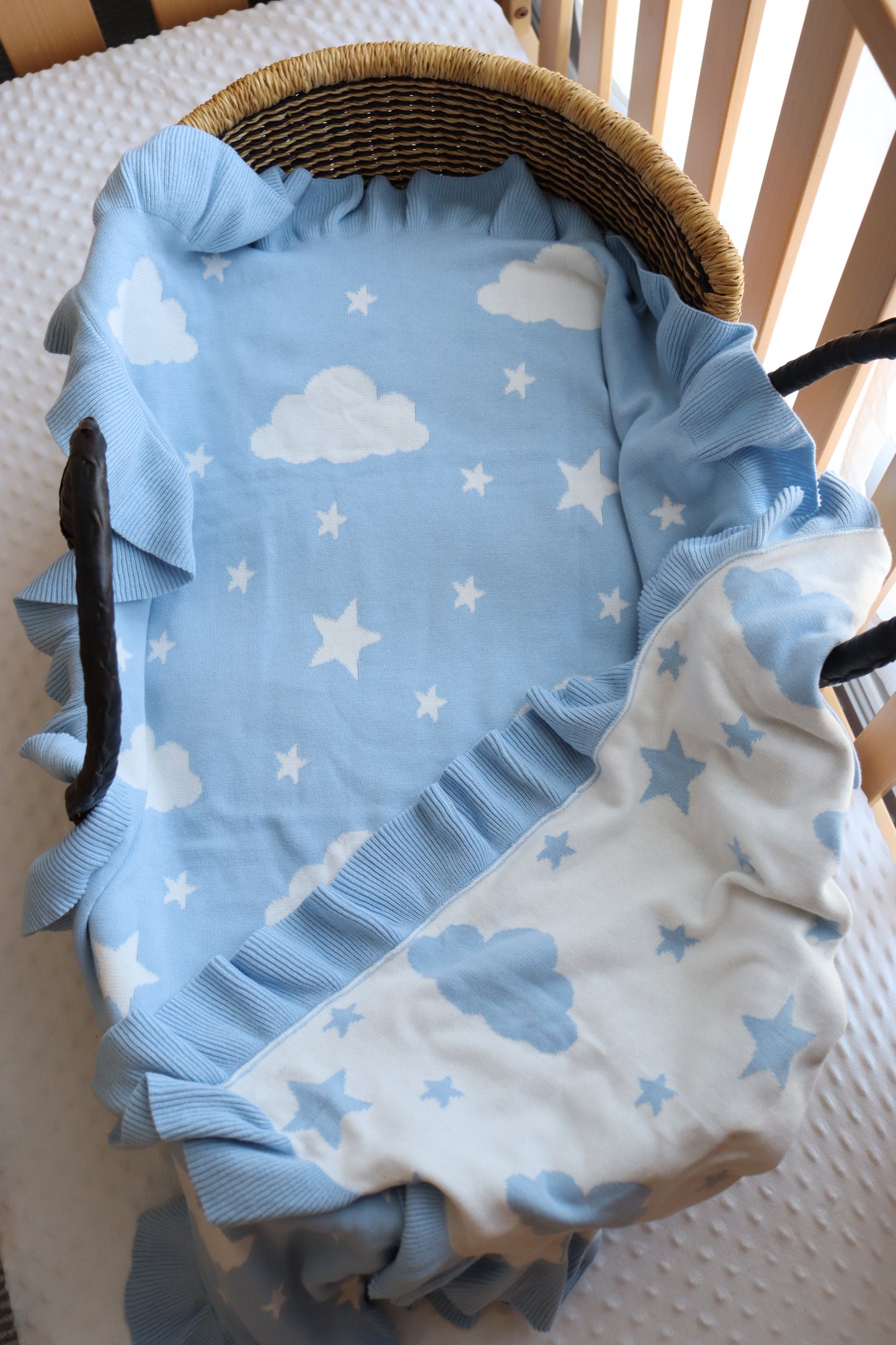 DREAMY SKIES I FRILL KNIT BLANKET