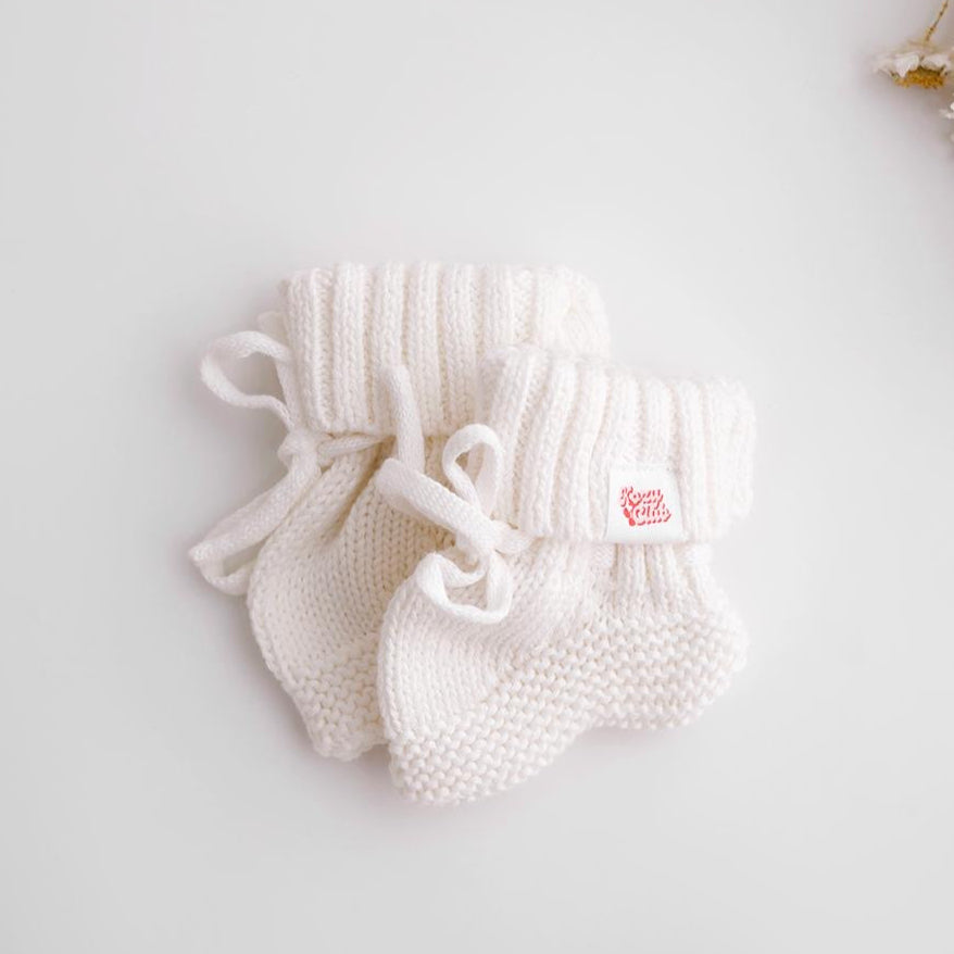 KNITTED BOOTIES - MILK